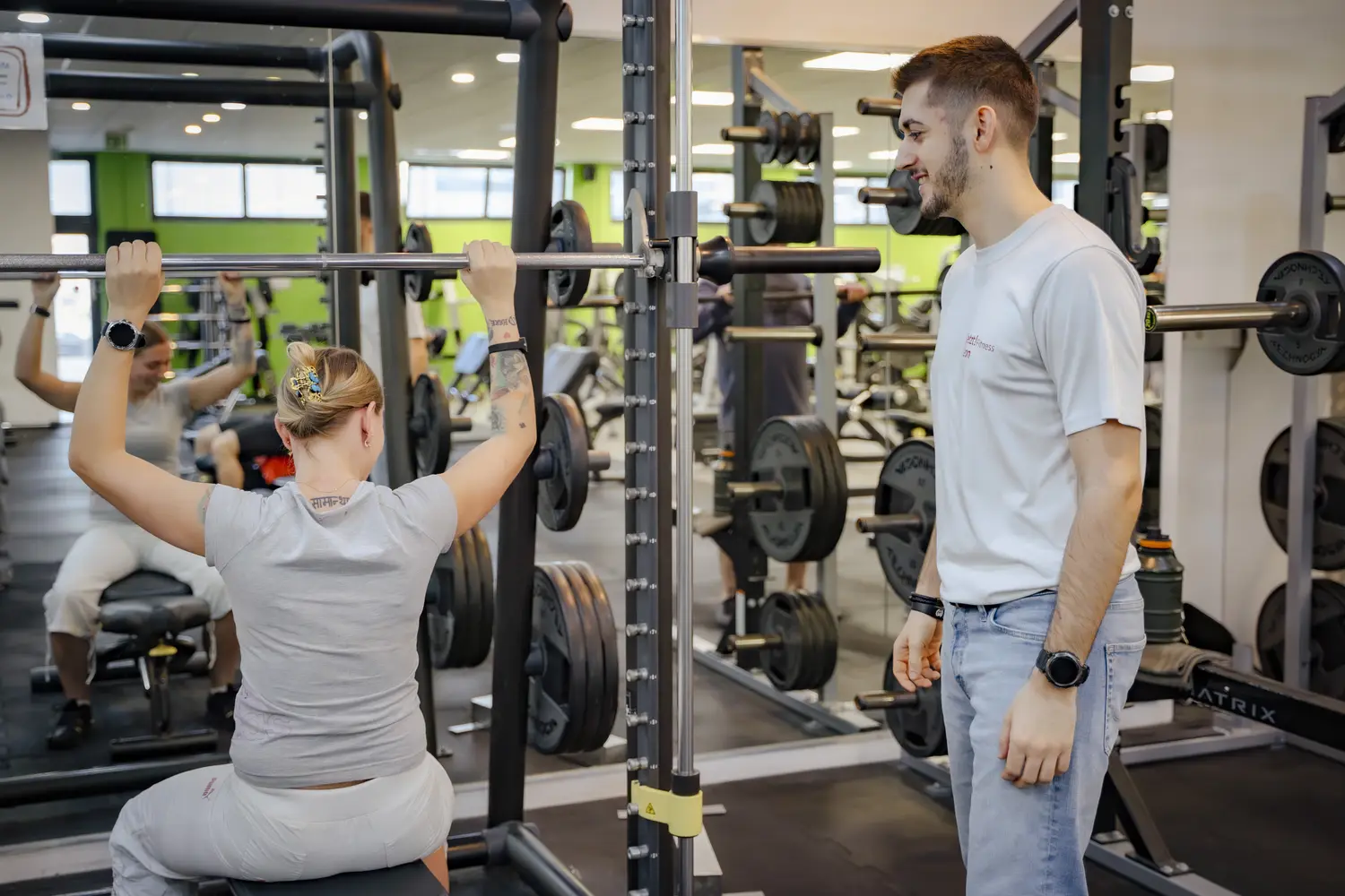 Persönliche Trainerbetreuung am Rack im JETZT!