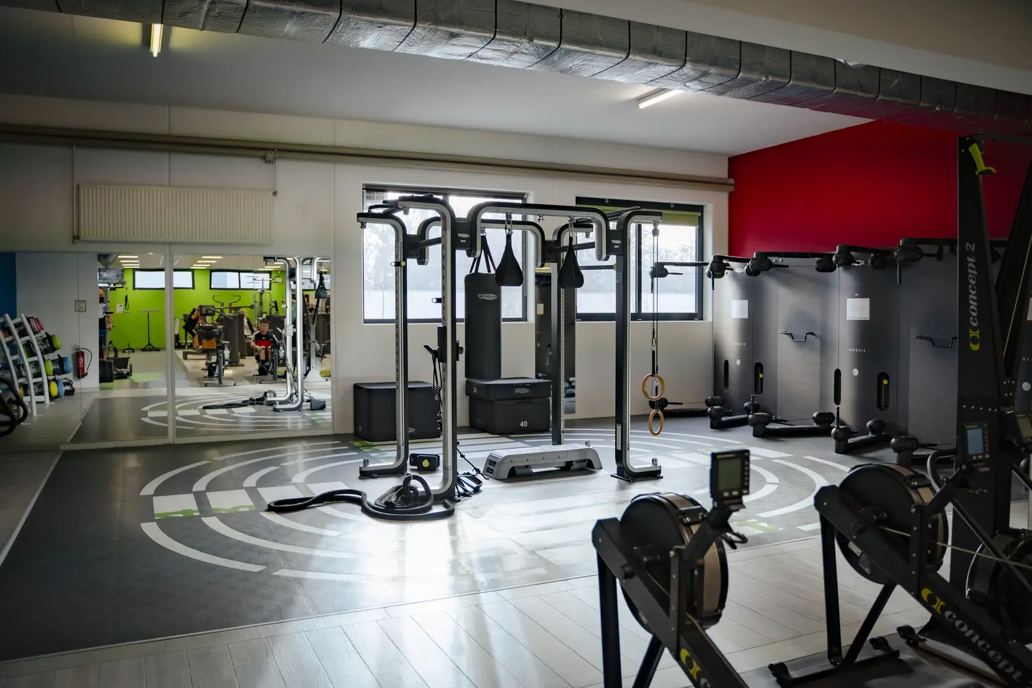 Functional-Bereich mit Kabelzug und Kettlebells im JETZT!